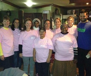 Die groep suksesvolle deelnemers, met Mimi Wixted heel links en Pieta Botes heel regs